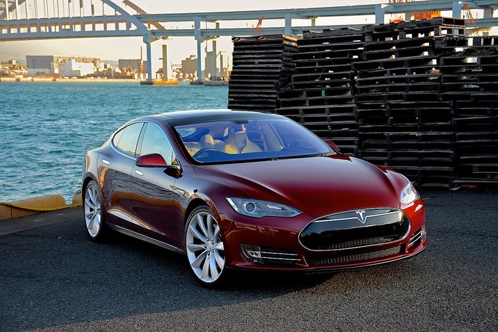 Tesla Model S Signature in red